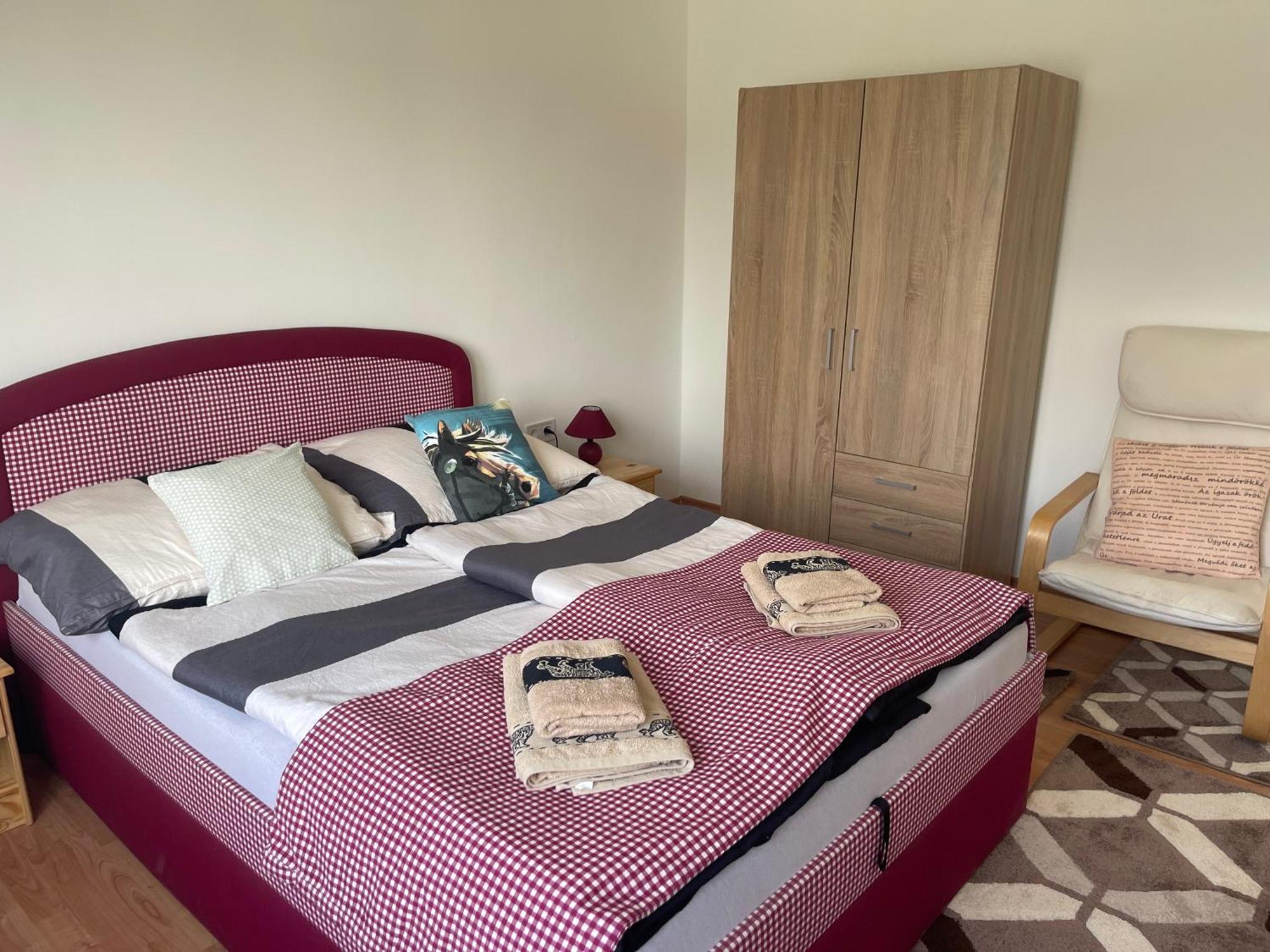 Valentina Apartman Balatonmariafurdo Exterior photo